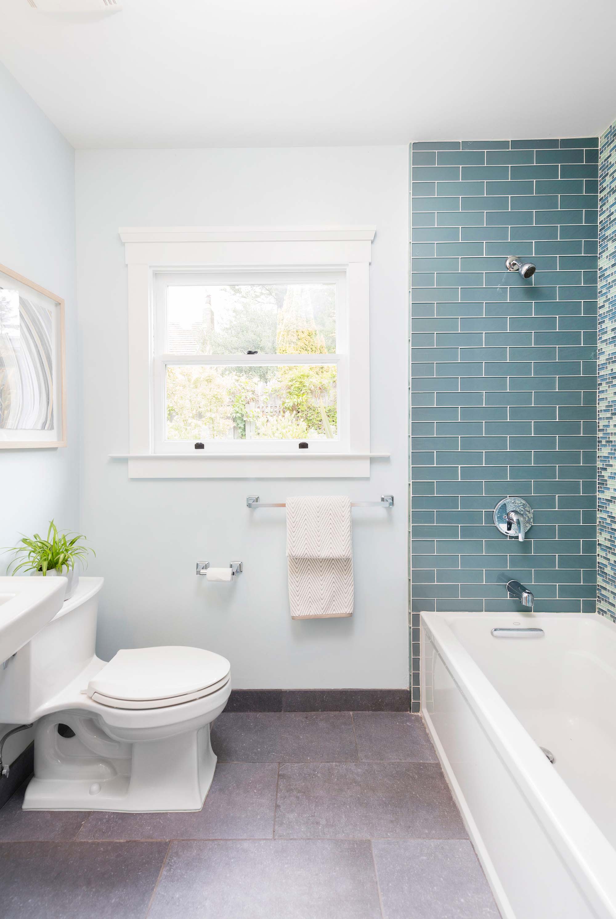 Smart Small Bathroom Layout Ideas to Maximize Space